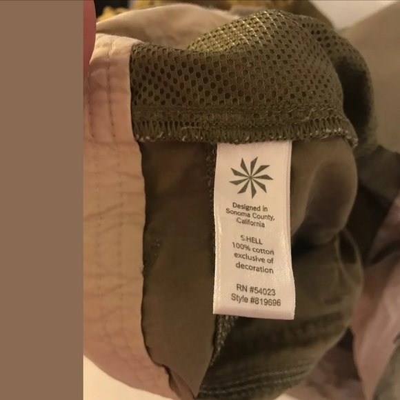 ATHLETA Despia Kicker Cropped Capri Pants Green - Picture 6 of 7